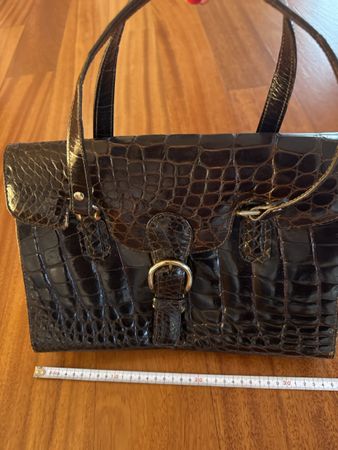Vintage Chic: Dark Brown Crocodile Handbag - Fall Ready!