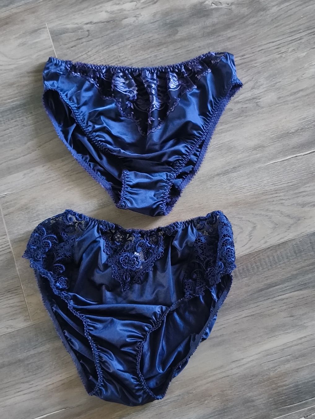 Autres dessous: schöne Slip mit Spitzen 44/46 – D'occasion à Flawil par elenor05