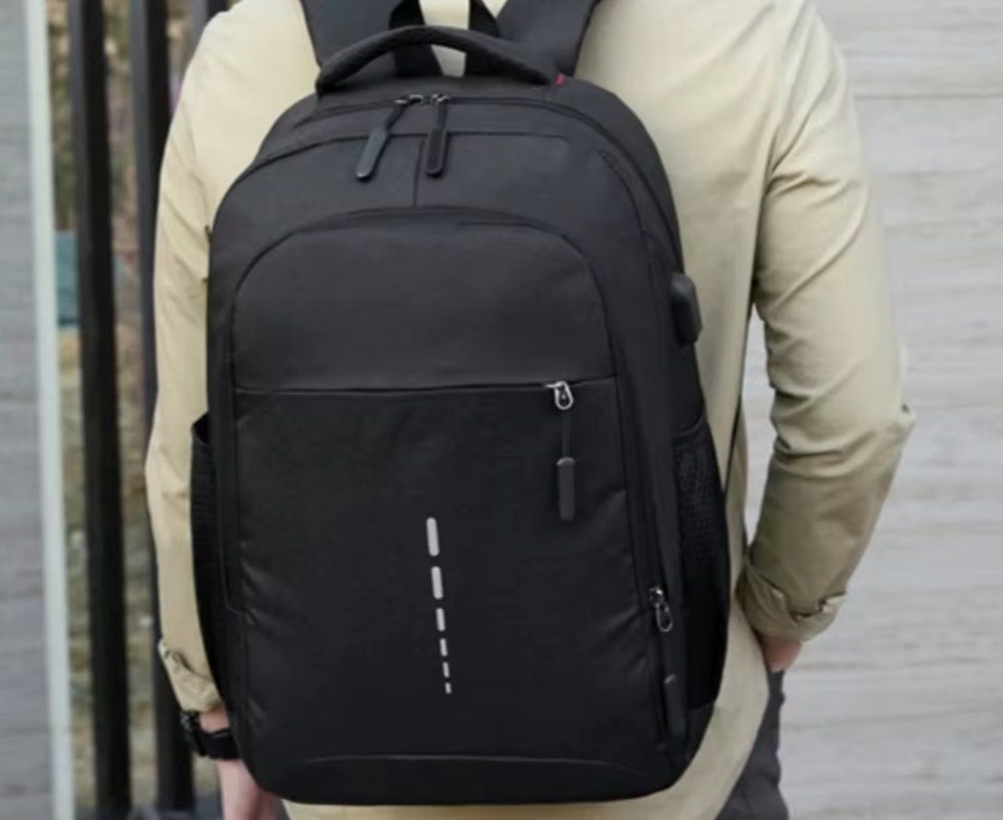 Rucksäcke: Sac à dos élégant avec port de charge USB – Neu und originalverpackt aus Biel/Bienne von Joridel7 6