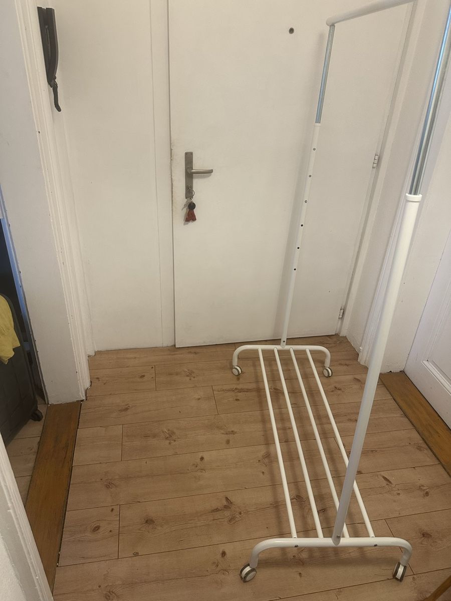 Guardaroba: Clothes rack adjustable – Usato da Basel venduto da Greenways 1