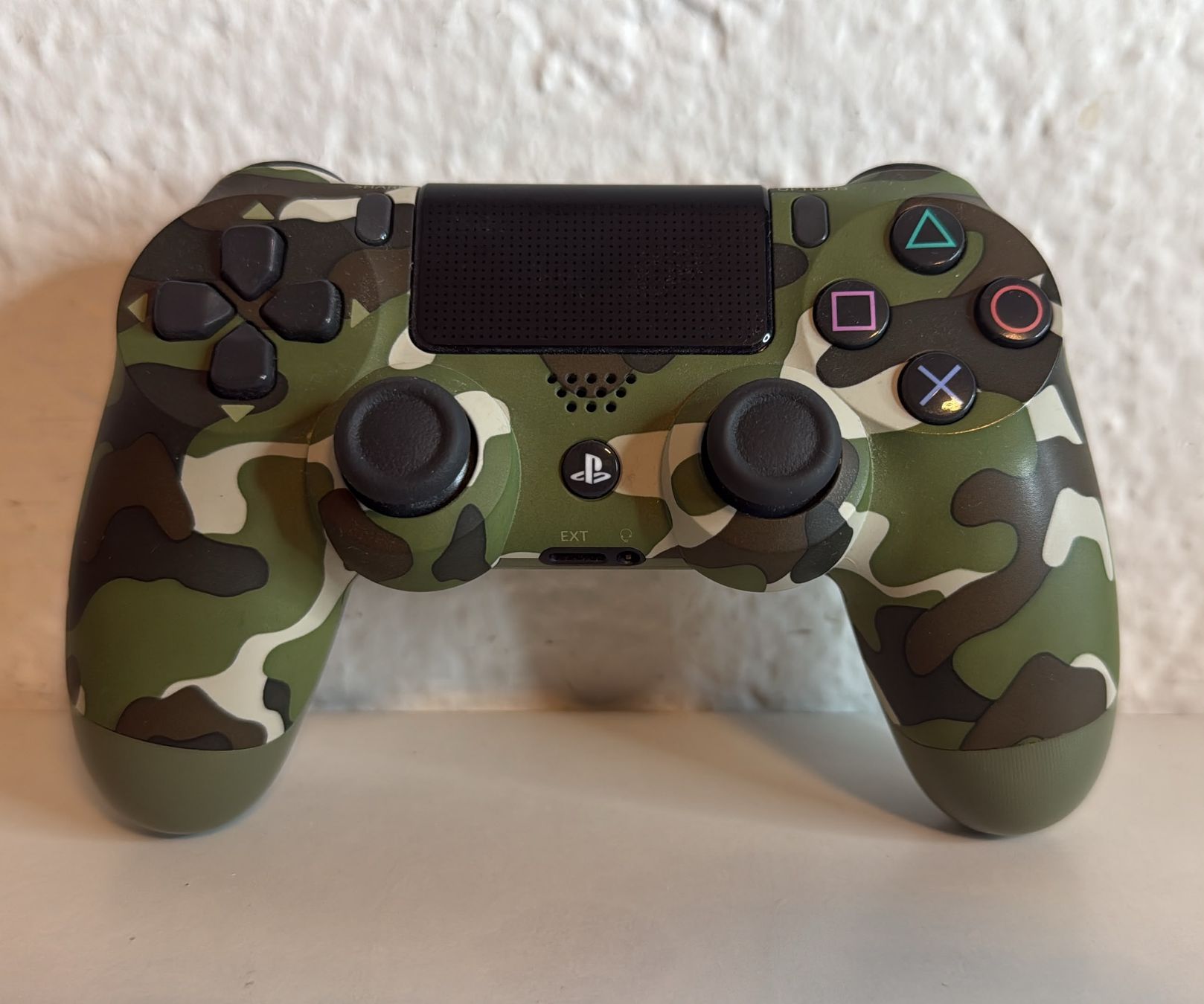 Manettes: PS4 Controller Tarnmuster gebraucht guter Zustand – D'occasion à Ehrendingen par lax21