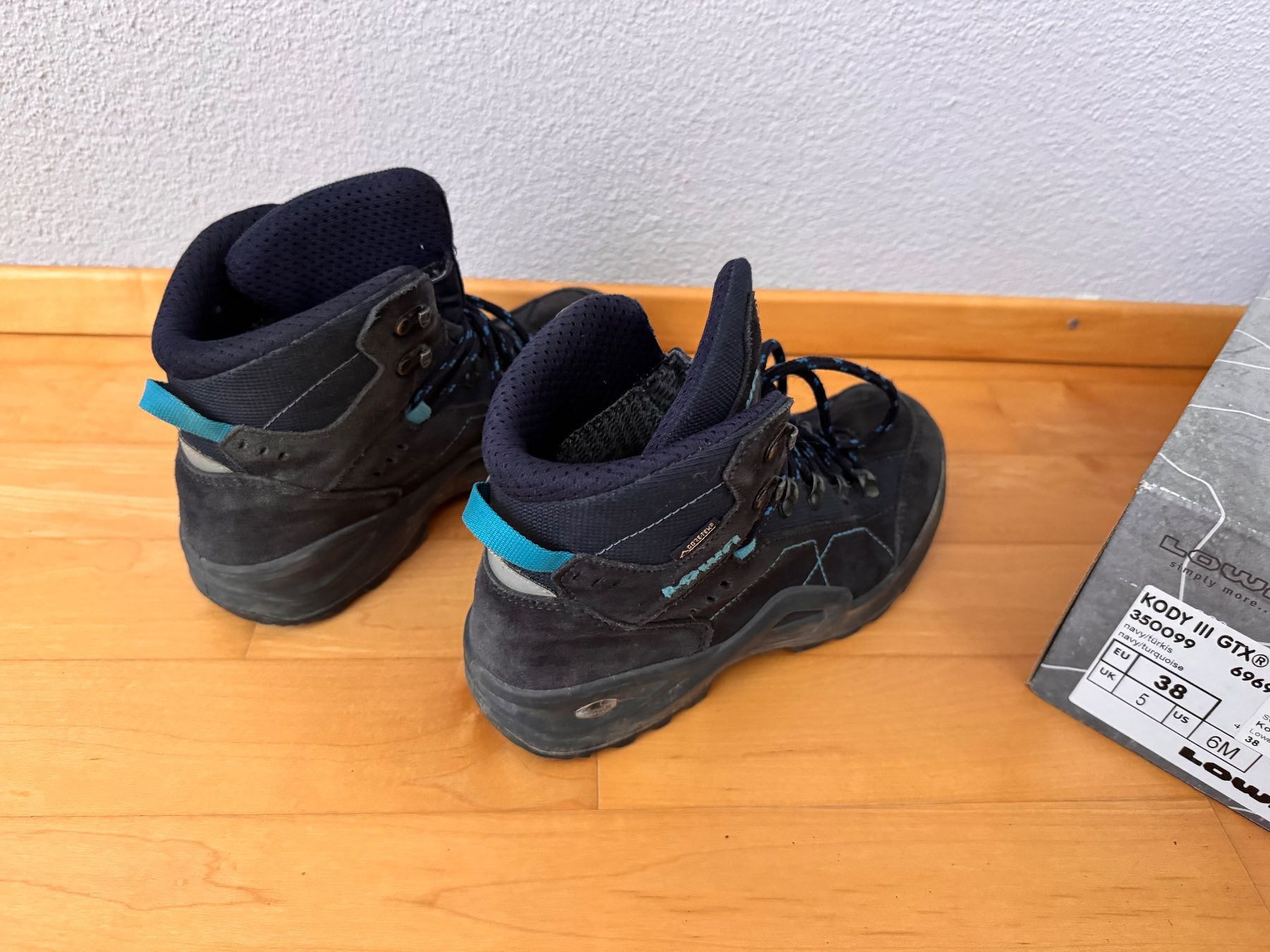 Lowa Scarpe da uomo: Wanderschuh von Lowa blau, Gr. 38 – Usato da Uster venduto da Niamgro 1