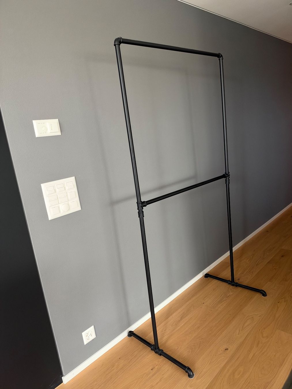Pamo. Garderobe: Pamo Kleiderständer LAS schwarz – Gebraucht aus Buchrain von Fabs279 3