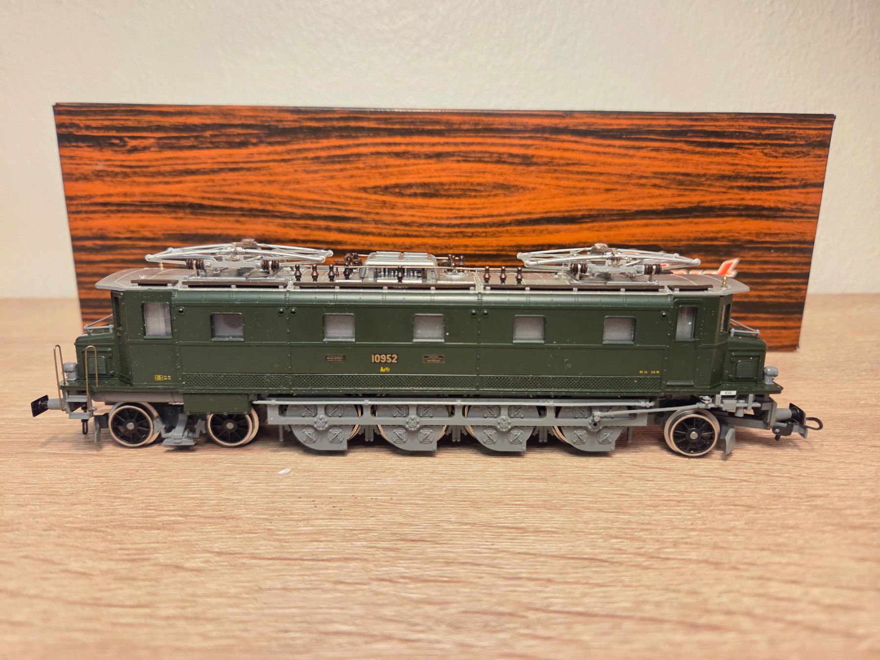 Liliput Modellini di ferrovie: Liliput 4750 E-Lok Ae 4/7 SBB H0 – Usato da St-Aubin-Sauges venduto da Lo_Go 1