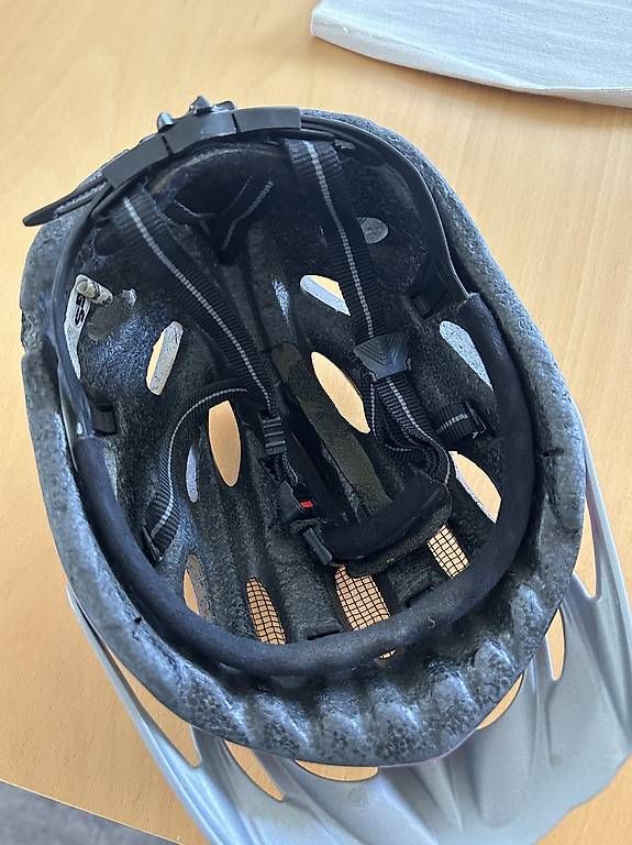Caschi: Uvex Velohelm – Usato da Vaduz venduto da hasi_75 1
