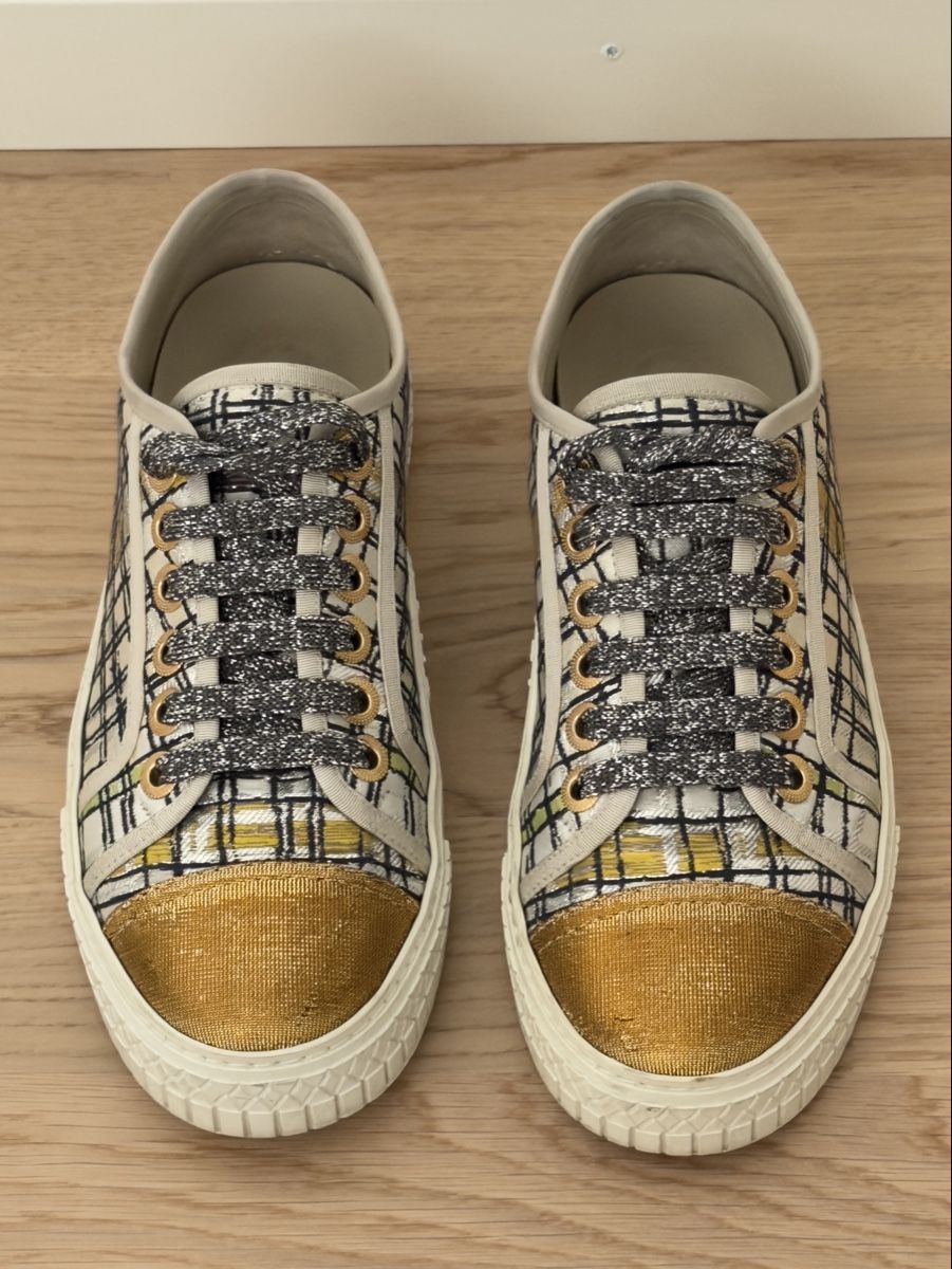 Chanel Scarpe da donna: Chanel Sneakers Tweed – Usato da Zürich venduto da JessGar 2