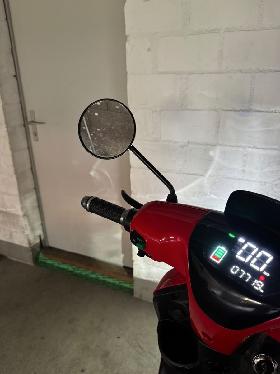 Scooters: BLU:S Stalker XT2000 E-Roller | 45km/h | 2000W – D'occasion à Oberburg par Diyi 9