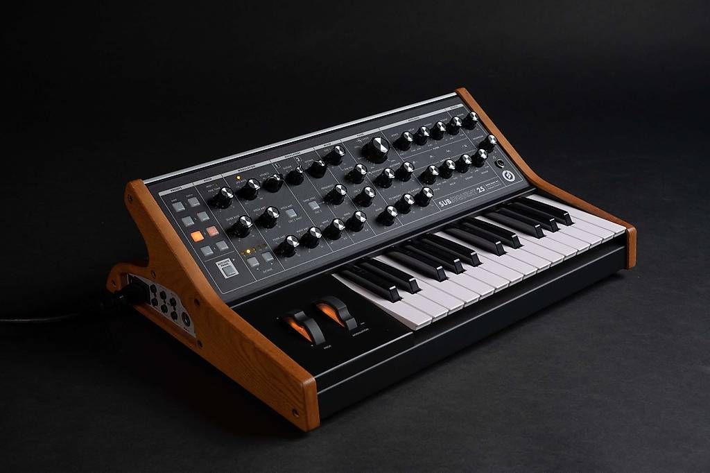 Strumenti musicali: Moog Subsequent 25 – Usato da Pregassona venduto da emm_5v8d