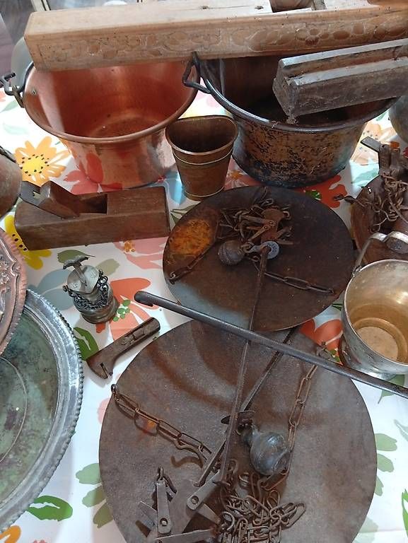Toutes les décorations: Grande lotto oggetti antichi – D'occasion à Vezio par 41181 7