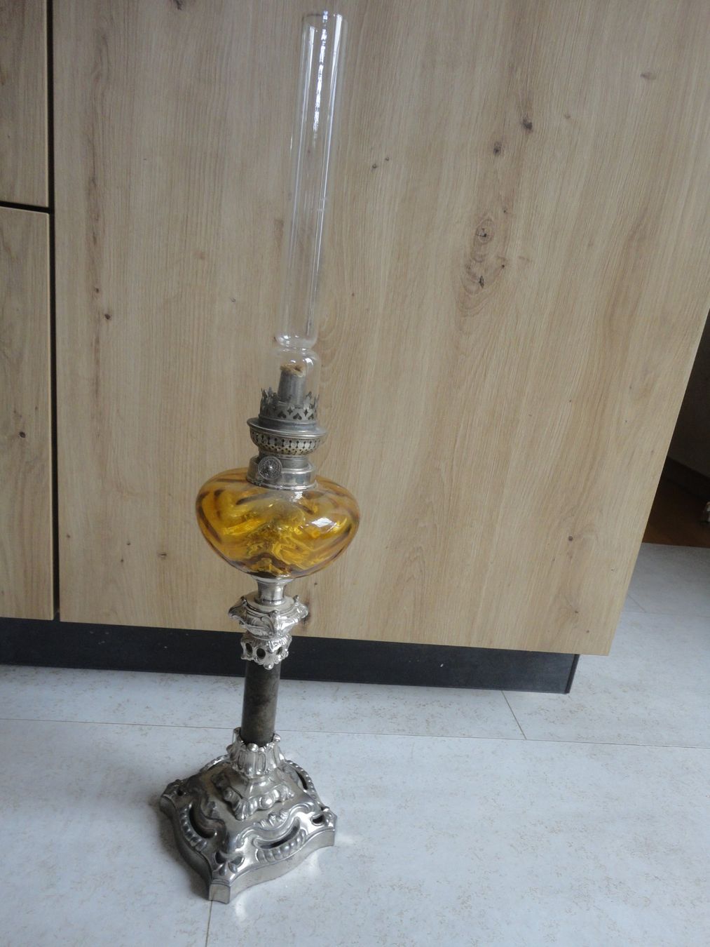 Lampade: Antike Petroleumlampe - Säulenlampe – Usato da Gelterkinden venduto da Gimbo2