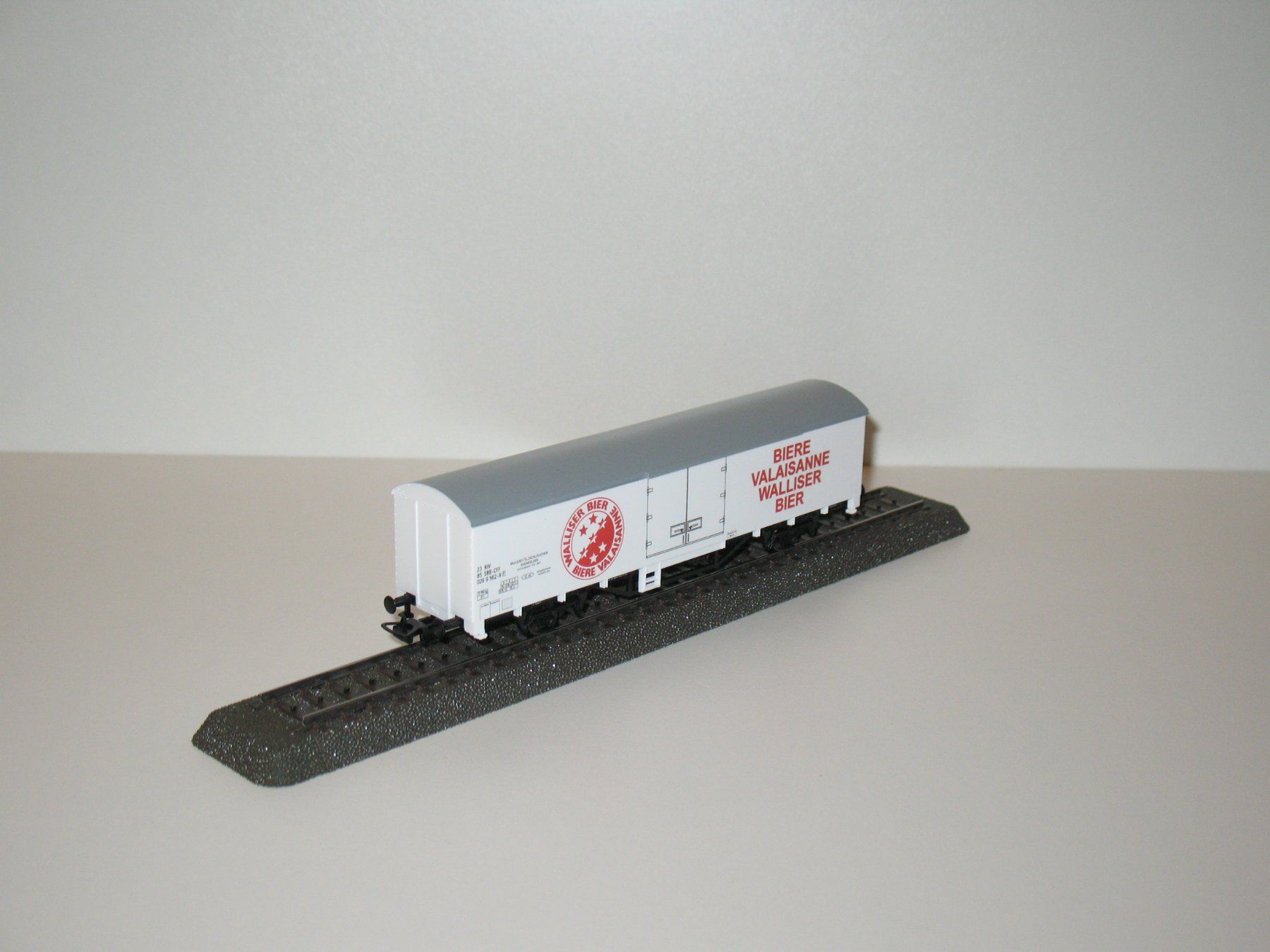 Piko Modellini di ferrovie: Bierwagen der SBB "Walliser Bier" in H0= von PIKO 57789 – Usato da Ettiswil venduto da Caapraibex 3