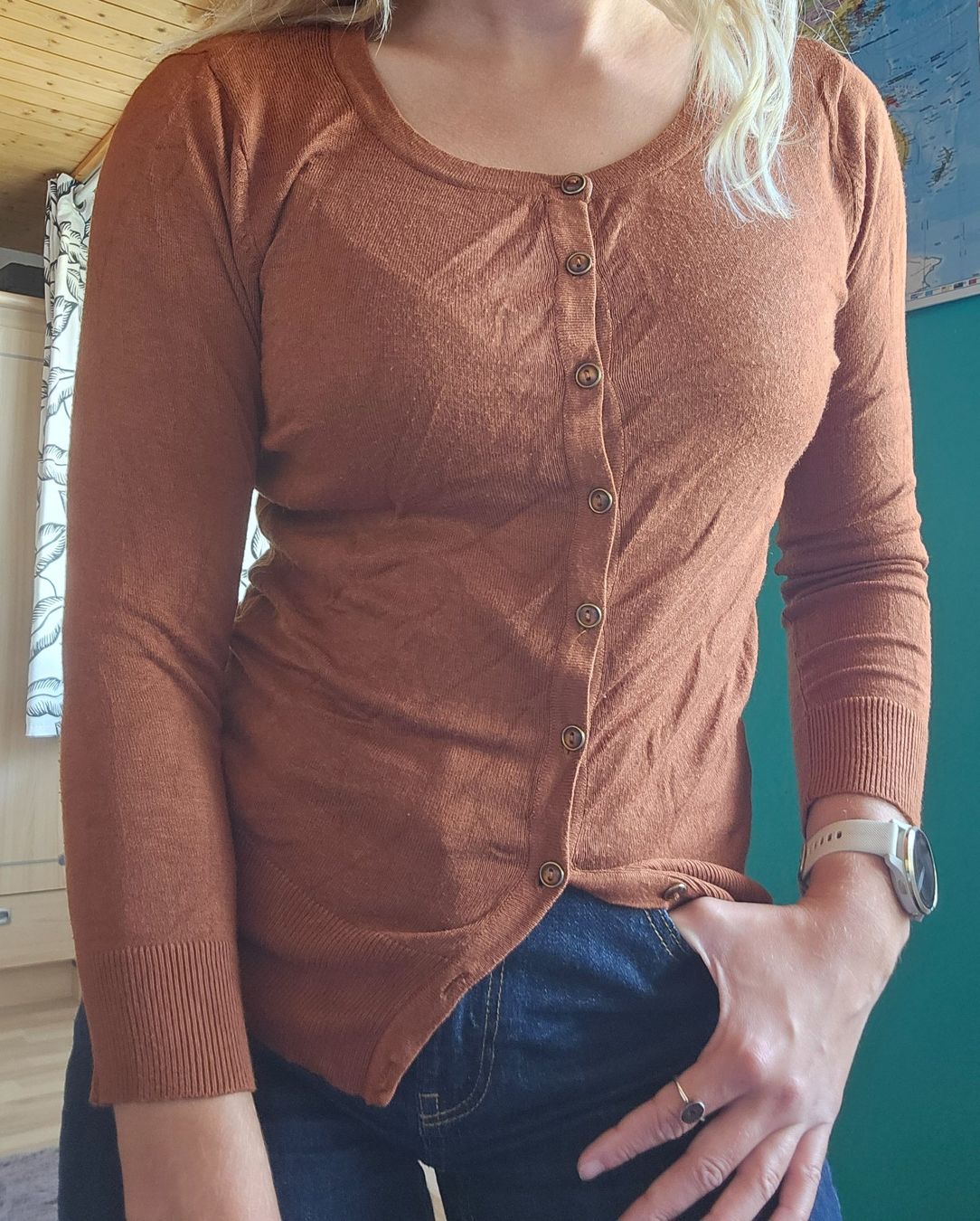 Pullover & Sweatshirts: Brauner Cardigan / Chicoree Grösse M – Gebraucht aus Ettenhausen TG von nwi_72y8