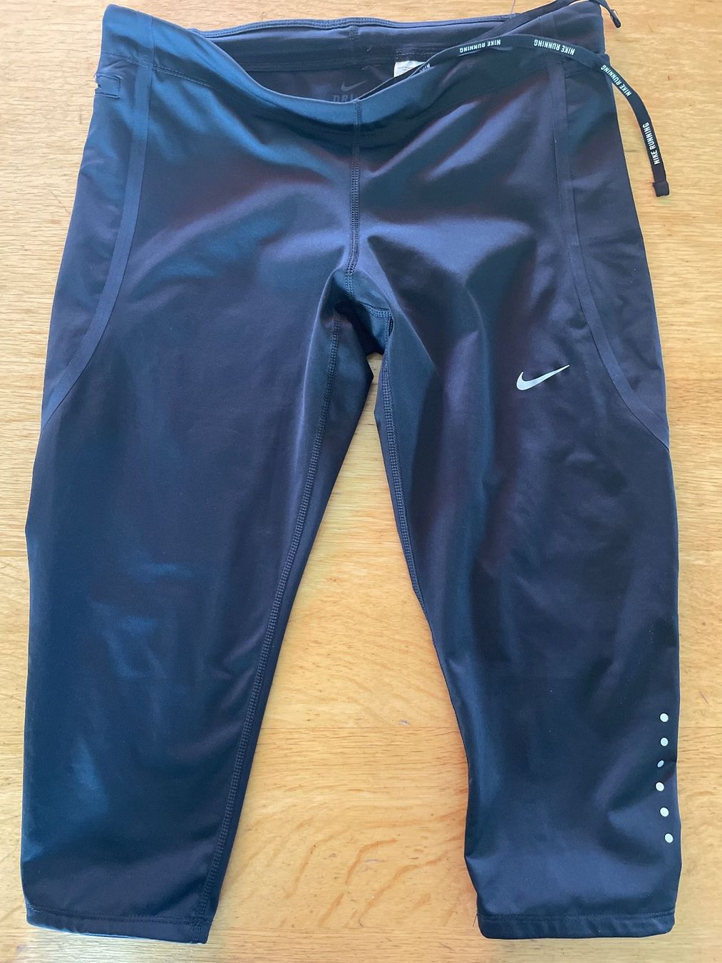 Nike Hosen: Hose Nike – Gebraucht aus Kappelen von Waloga