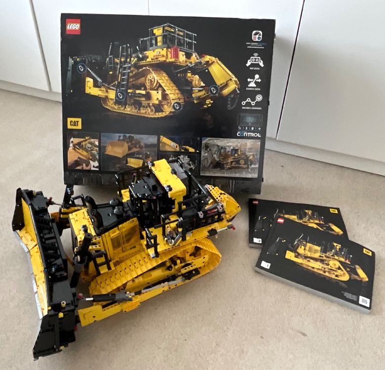 LEGO Technic 42131 – Cat® D11 Bulldozer 5