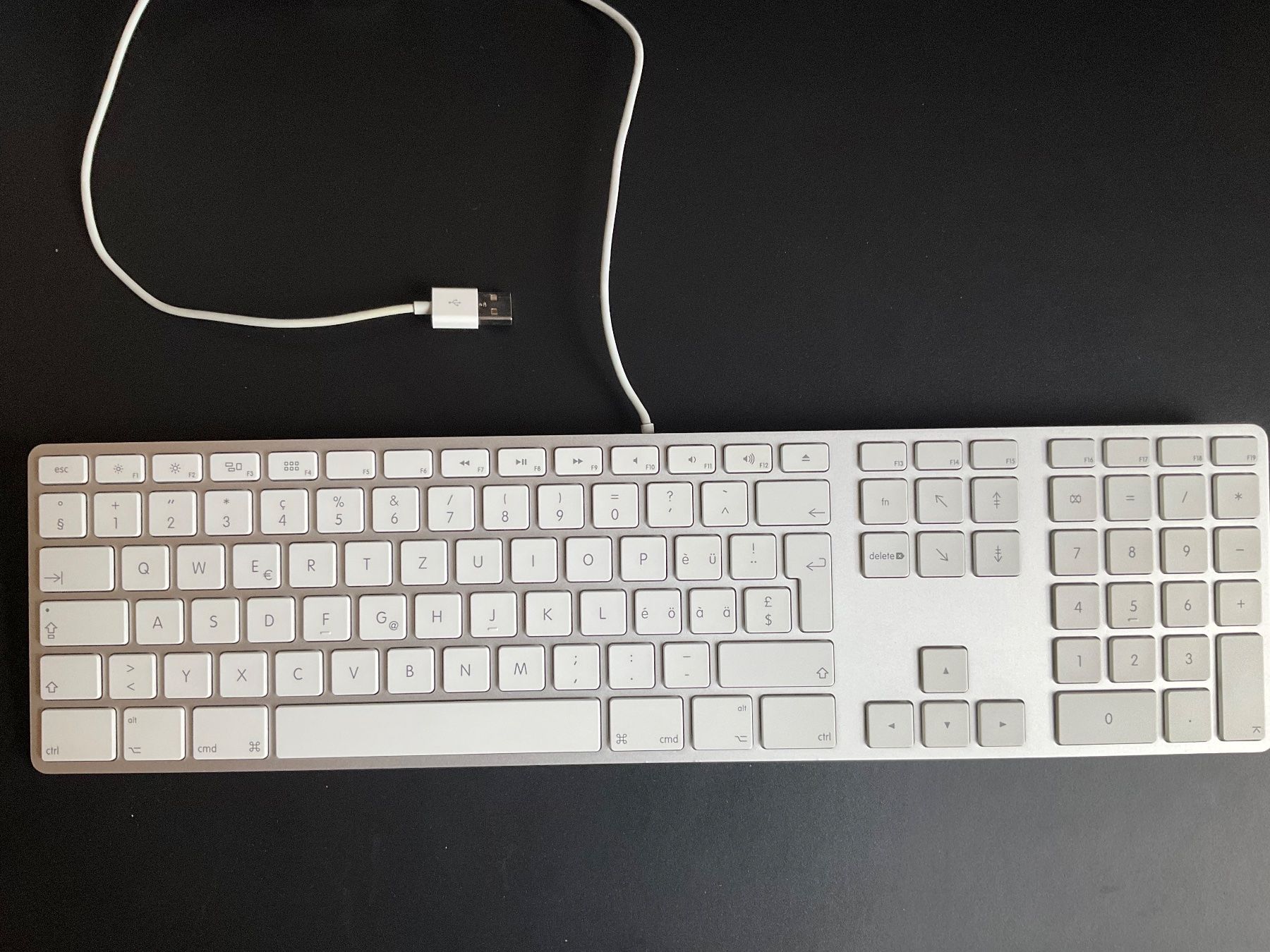 Apple Tastaturen: Apple Tastatur mit Numeric Keypad – Gebraucht aus Sumiswald von Erzenberg 1