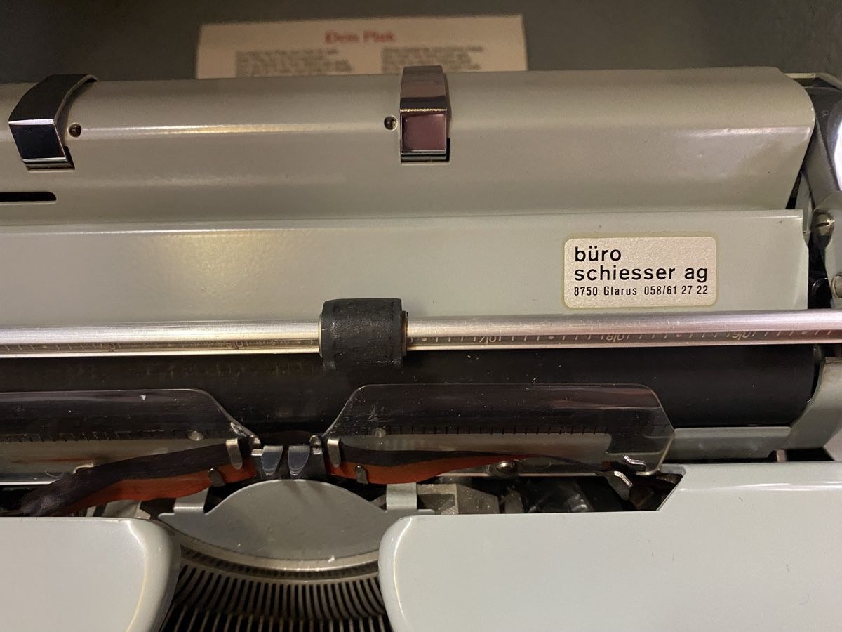 Macchine da scrivere: Hermes 3000 Schreibmaschine – Usato da Ennenda venduto da ZiskaGL 5