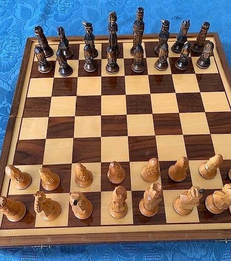 Giochi: Schach, handgeschnitzt – Usato da Kaiserstuhl AG venduto da Lob