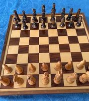 Schach, handgeschnitzt