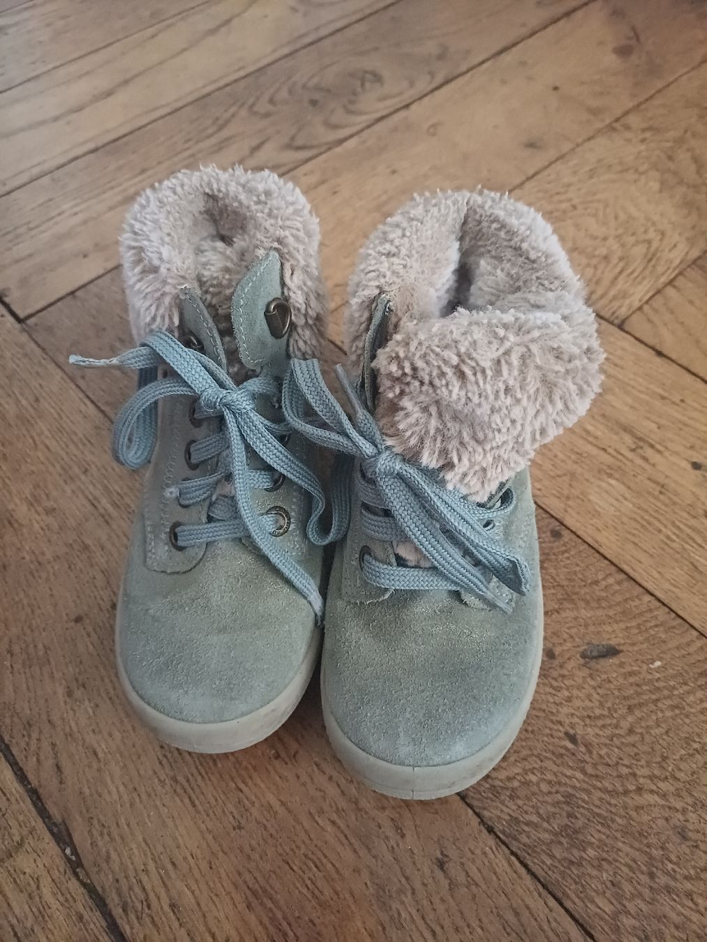Superfit Schuhe für Mädchen: Warme Winterschuhe Grösse 26 von Superfit – Gebraucht aus Schönenwerd von pomodor
