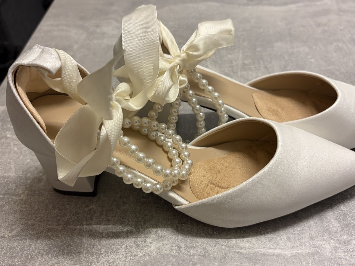 Scarpe da donna: Schuhe / Pumps Weiss - Gr. 39  – Usato da Chur venduto da notia13 3
