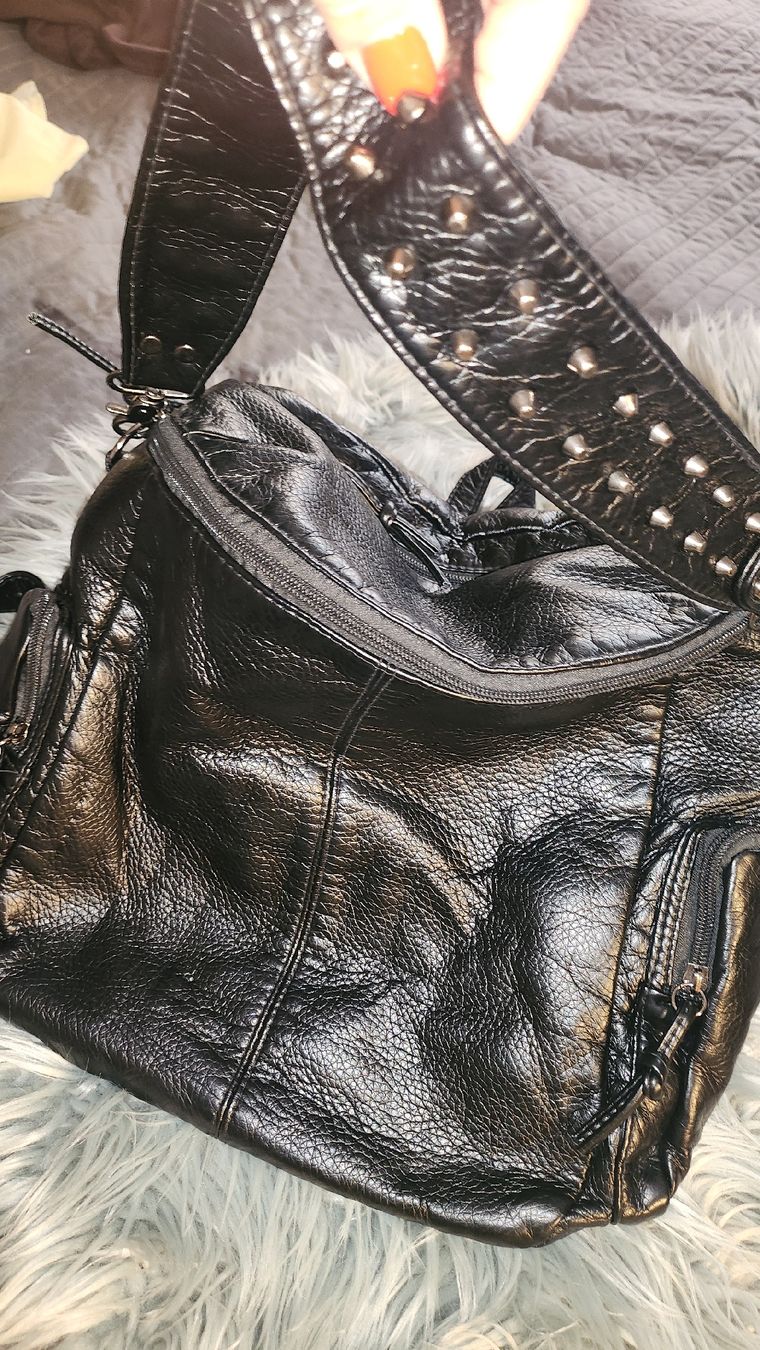 Zaini: Schwarzer Rrucksack mit Nieten - Rockiger Style! – Nuovo e nell'imballaggio originale da Kreuzlingen venduto da Kissriri 2