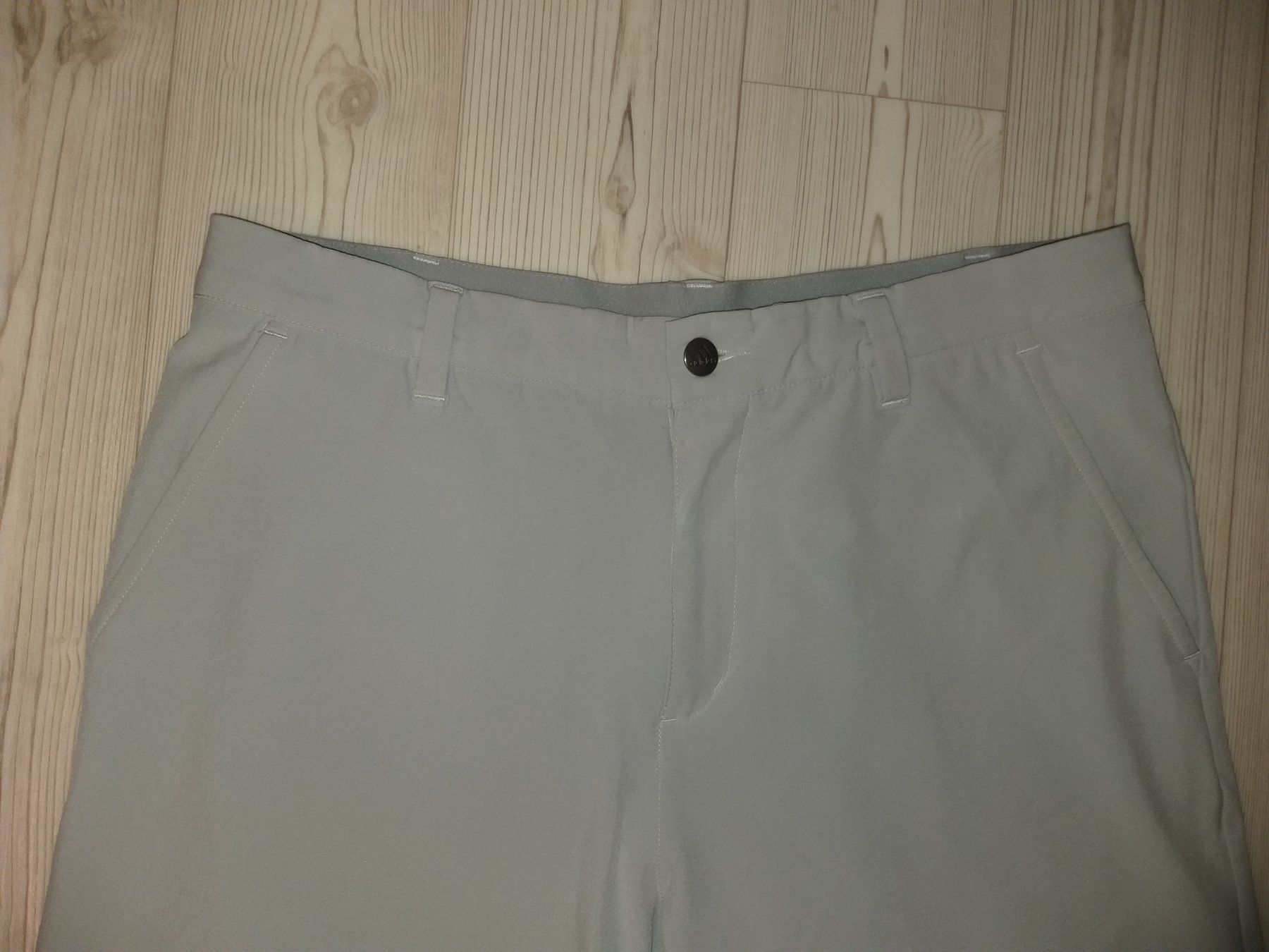 Adidas Pantalons: Short ADIDAS  Taille / Grosse 48 CH ( M) – D'occasion à Cossonay-ville par Super-Price-Quality 1