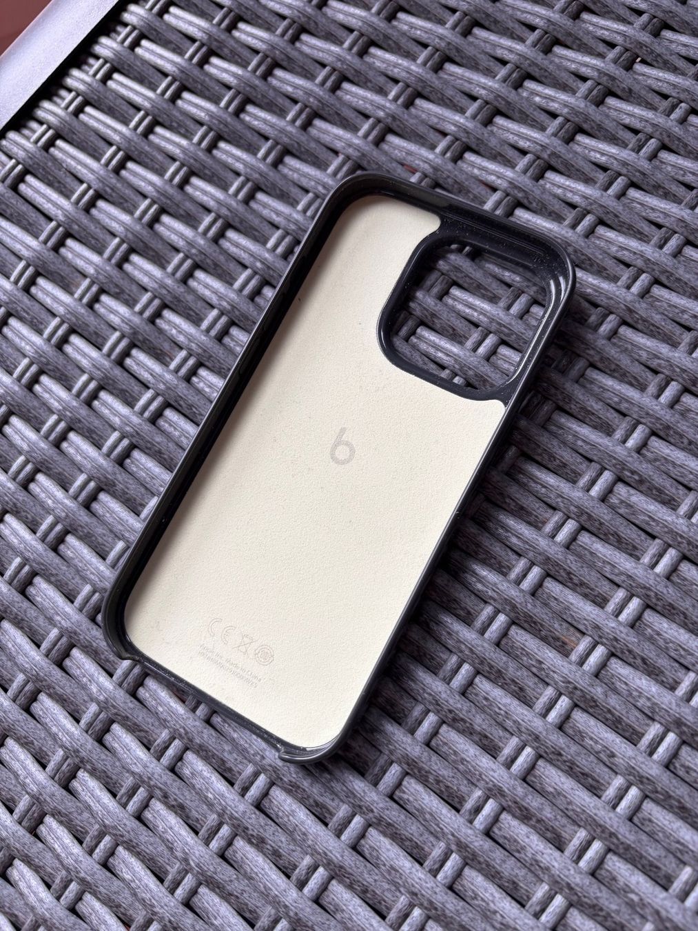 Apple Cover & Protezioni schermo: iPhone 16 Pro Hülle / Cover / Case - Beats – Usato da Thalwil venduto da LeCh1ffre 1