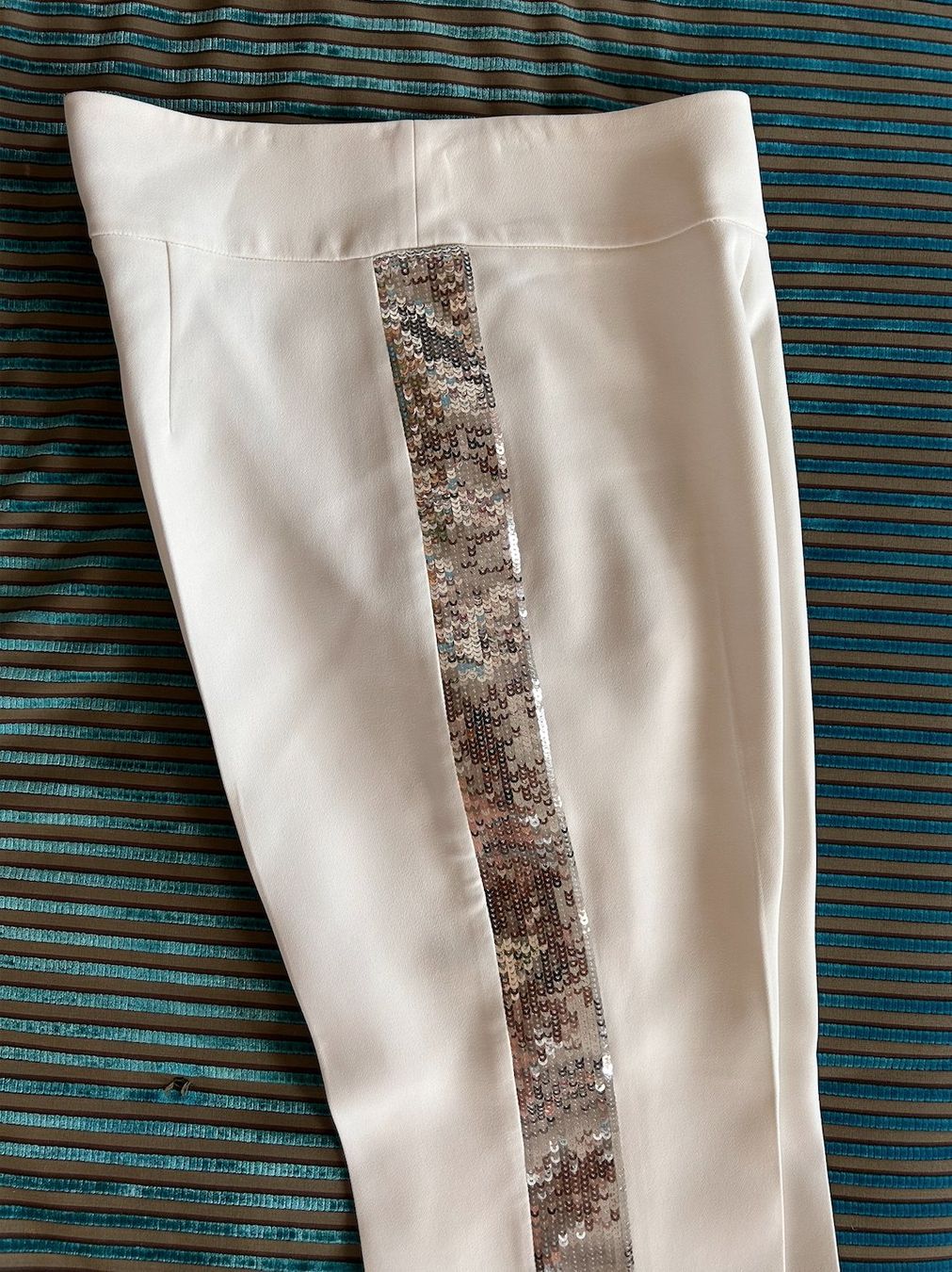 Hosen: Pantalon DAVID KOMA blanc bande sequins argentés – Gebraucht aus Geneve von Salomevergne 5