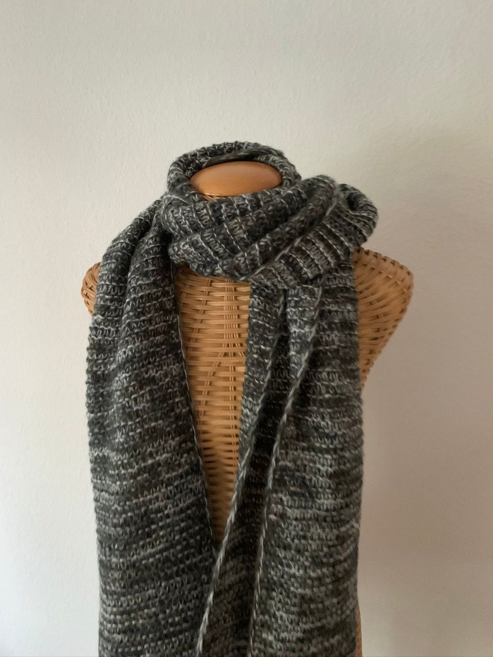Barts Foulard & Sciarpe: BARTS - Strickschal grau gross warm – Usato da Zürich venduto da Diazaio 1