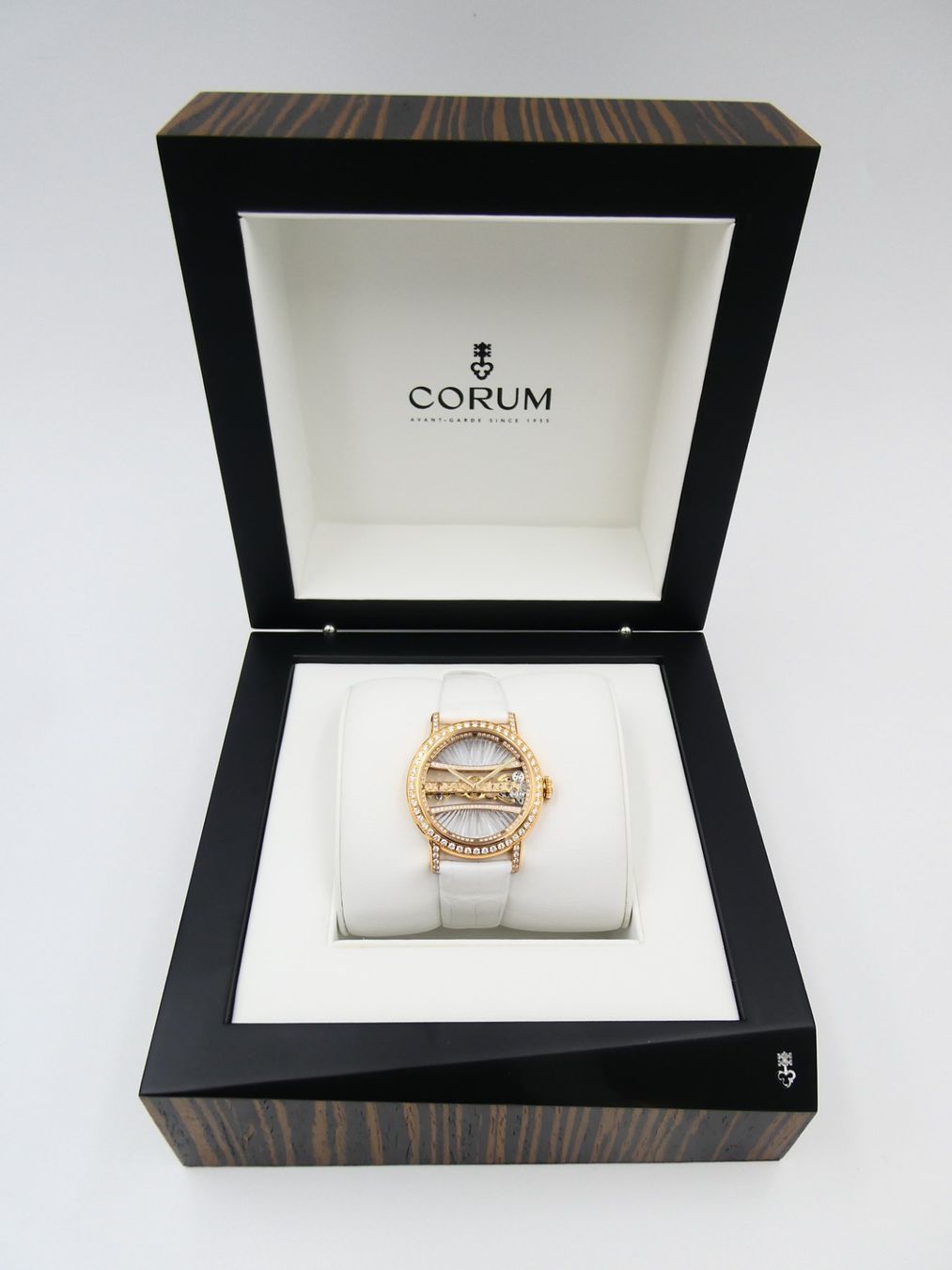Corum Orologi: CORUM "GOLDEN BRIDGE", LIMITED EDITION – Nuovo (secondo la descrizione) da Luzern venduto da EdiGem 3