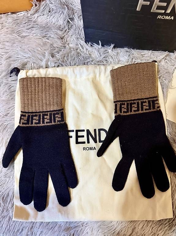 Guanti & manicotti: Gants Fendi – Usato da Epalinges venduto da Forex.master 1