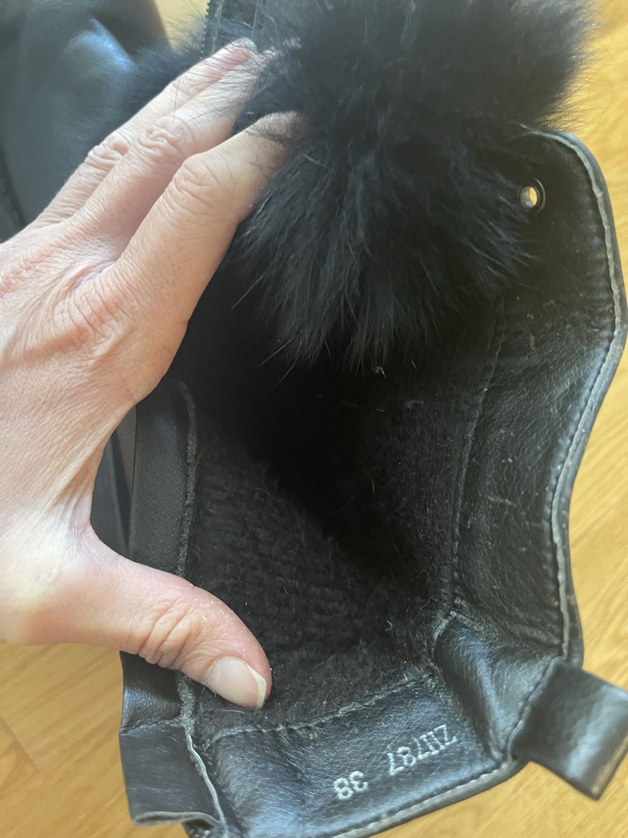 Damenschuhe: Schwarze Winterstiefel Gr. 38 mit echten Fellbommel – Gebraucht aus Rüschlikon von leo_mwz2 6