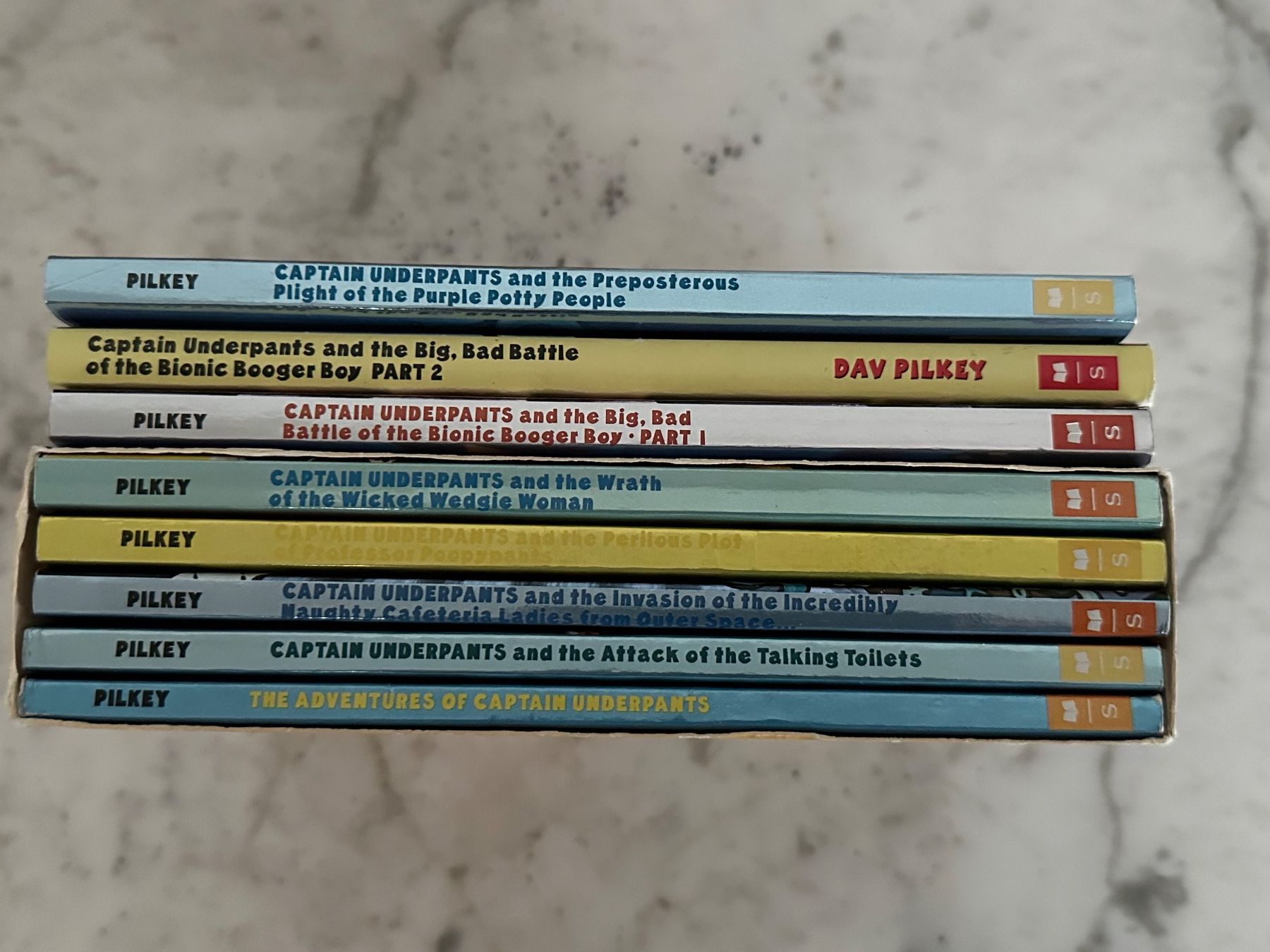Libri: Captain Underpants Buchreihe -  8 Stück - Englisch – Usato da Hagendorn venduto da Gember 2