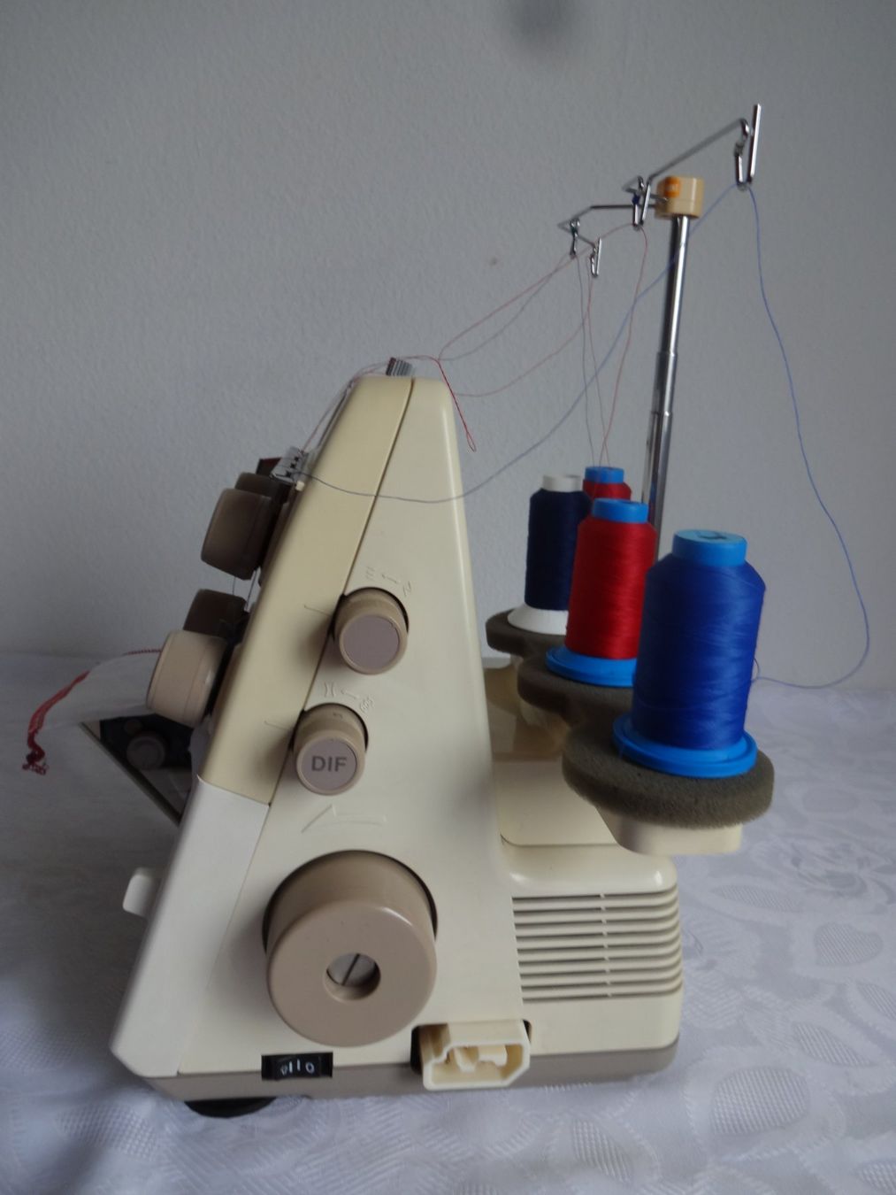 Machines à coudre: Overlock "" BERNETTE 334DS "" electronic for BERNNINA – D'occasion à Frauenfeld par rey06 6