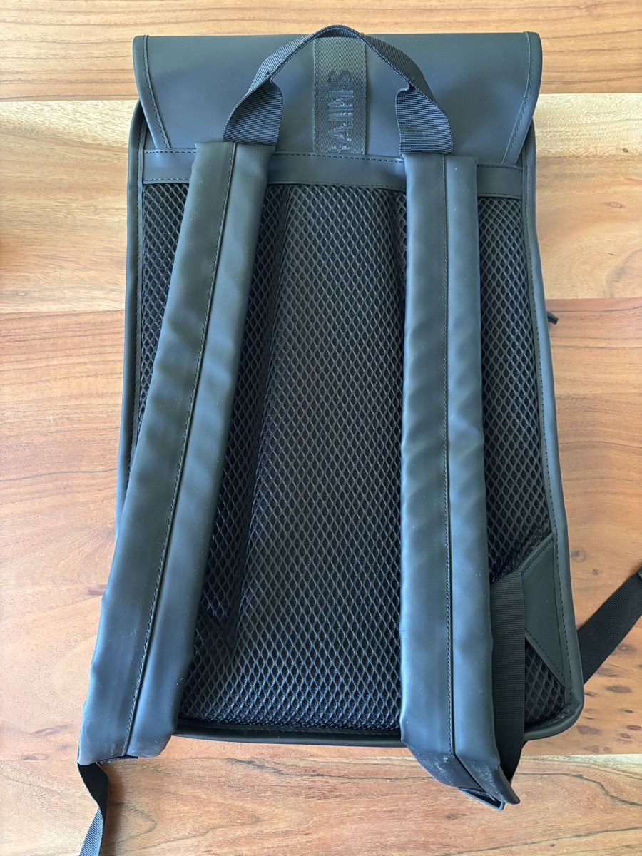 Rains Rucksäcke: Neuwertiger schwarzer Rains Rucksack – Neu (gemäss Beschreibung) aus Bern von gwilla 2