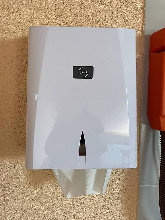WC: Divers accessoires professionnels WC / salle de bain – Gebraucht aus Collombey von Le69ro 1