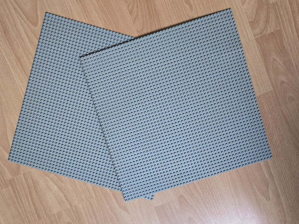 Lego Giocattoli: Lego Kiste mit 2 Bauplatten - Grosses Bastelvergnügen! – Usato da Luzern venduto da Sabine31 1