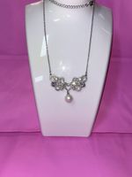 Collier avec perle et strass neuf