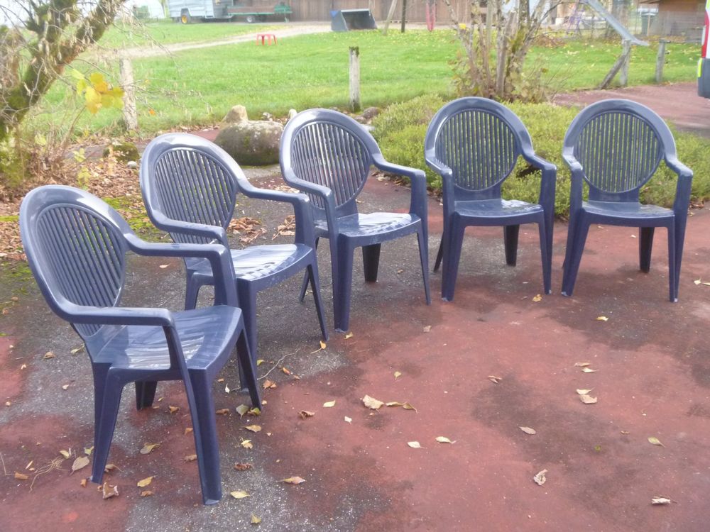 Plastikstühle 5Stk. Kaufen auf Ricardo