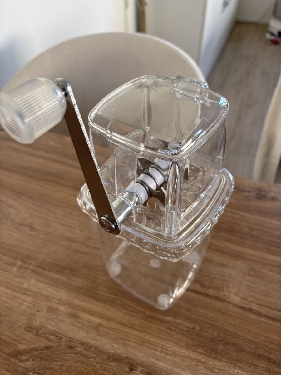 Elettrodomestici da cucina: Praktischer Eis Crusher für coole Drinks – Nuovo (secondo la descrizione) da Märstetten venduto da mic_5xlv