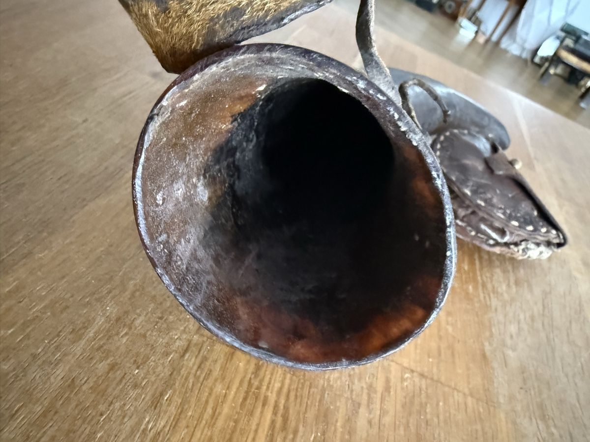 Bottiglie: Antikes mit Feuersteinen Pulverhorn – Usato da Goldach venduto da Messerguru 5