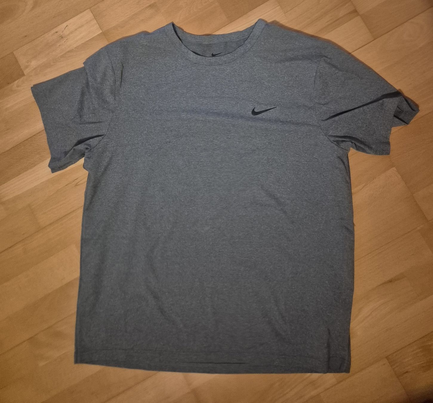 Nike T-shirt: T shirt Nike gris – Nuovo (secondo la descrizione) da Glovelier venduto da JonasMaitre