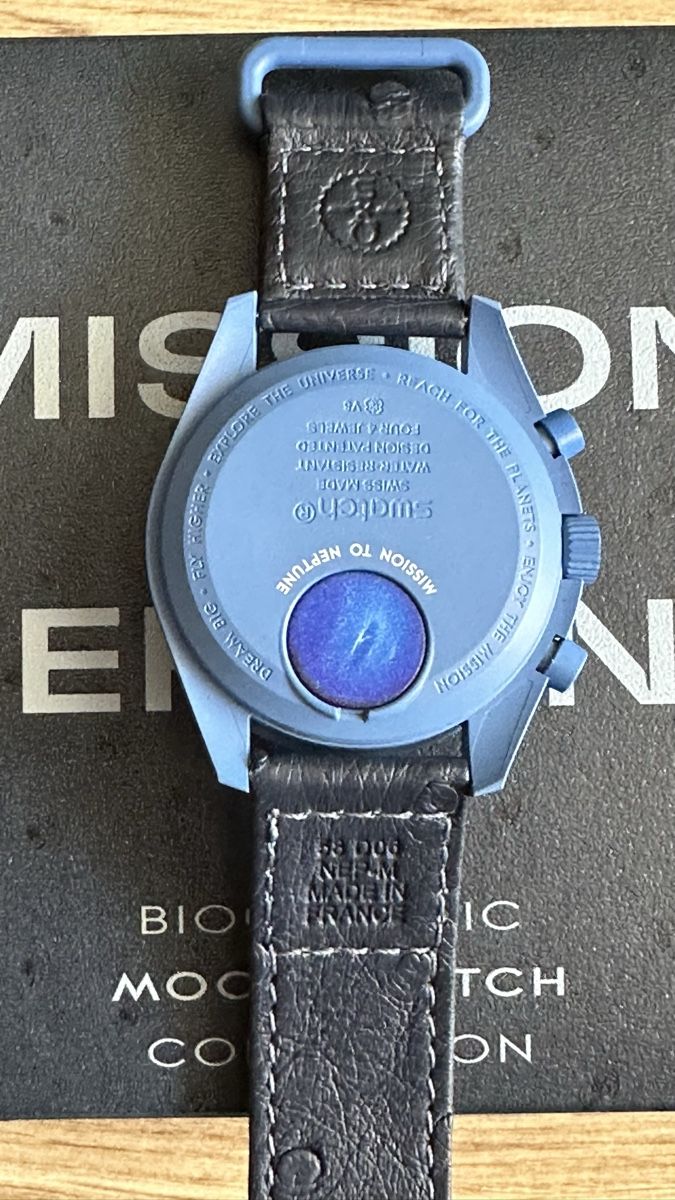 Swatch Orologi: Moonswatch "Mission to Neptune Ostrich" neuve. – Nuovo e nell'imballaggio originale da Rudolfstetten venduto da Bibifric 3