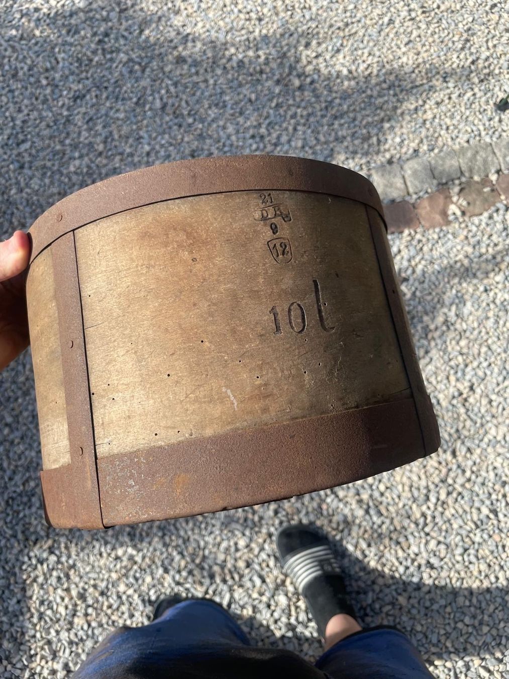 Tutti gli attrezzi: Boisseau mesure grain ancienne bois – Usato da Lajoux JU venduto da Briard0 4