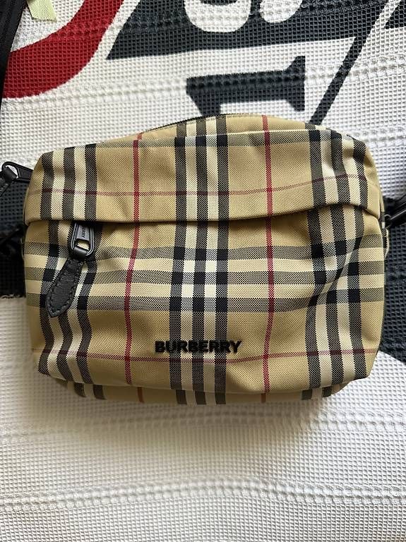Burberry Borse: Burberry Crossbody Bag – Nuovo (secondo la descrizione) da Hägendorf venduto da ere_k7nl 3