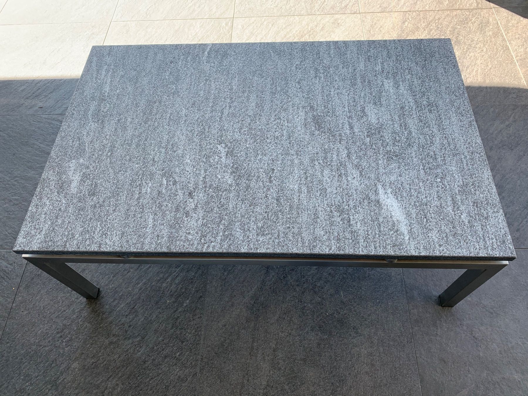 Tavoli: Wohnzimmertisch Granit – Usato da Zumikon venduto da KAT024 1
