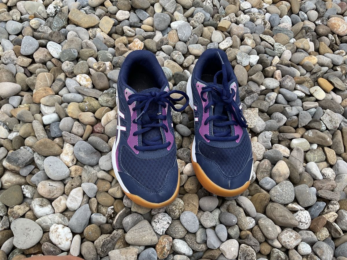 Asics Herrenschuhe: Asics Hallenschuh Grösse 37 – Gebraucht aus Rickenbach SZ von Gambit_1 1