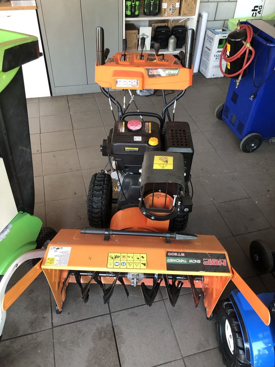 Tutte le macchine: NGP ST300 Schneefräse – Usato da Bützberg venduto da Wuethrich4922