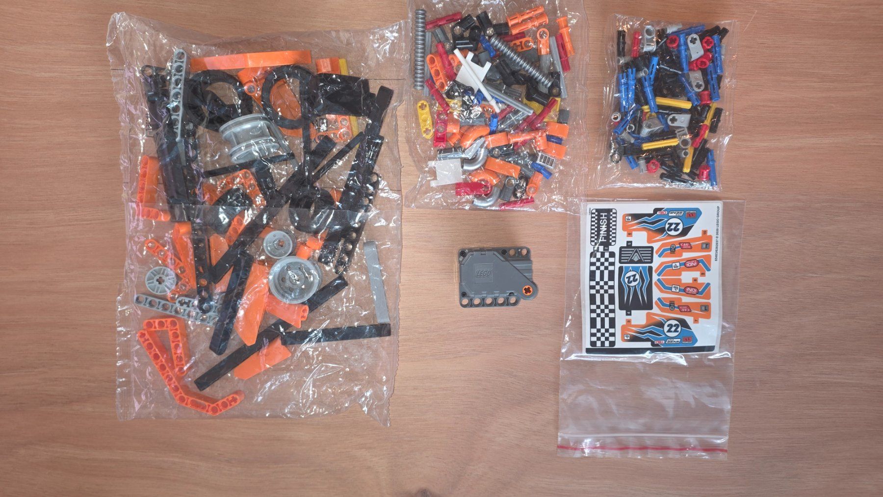 Lego Kit di costruzioni: LEGO Technic 42104 Renn-Truck – Nuovo (secondo la descrizione) da Malters venduto da mat_6102 1