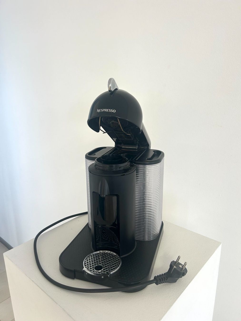 Nespresso Macchine per caffè & Macchine per espresso: Nespresso Vertuo Evoluo modèle GCA1 – Usato da bursins venduto da silversurfer1972 2